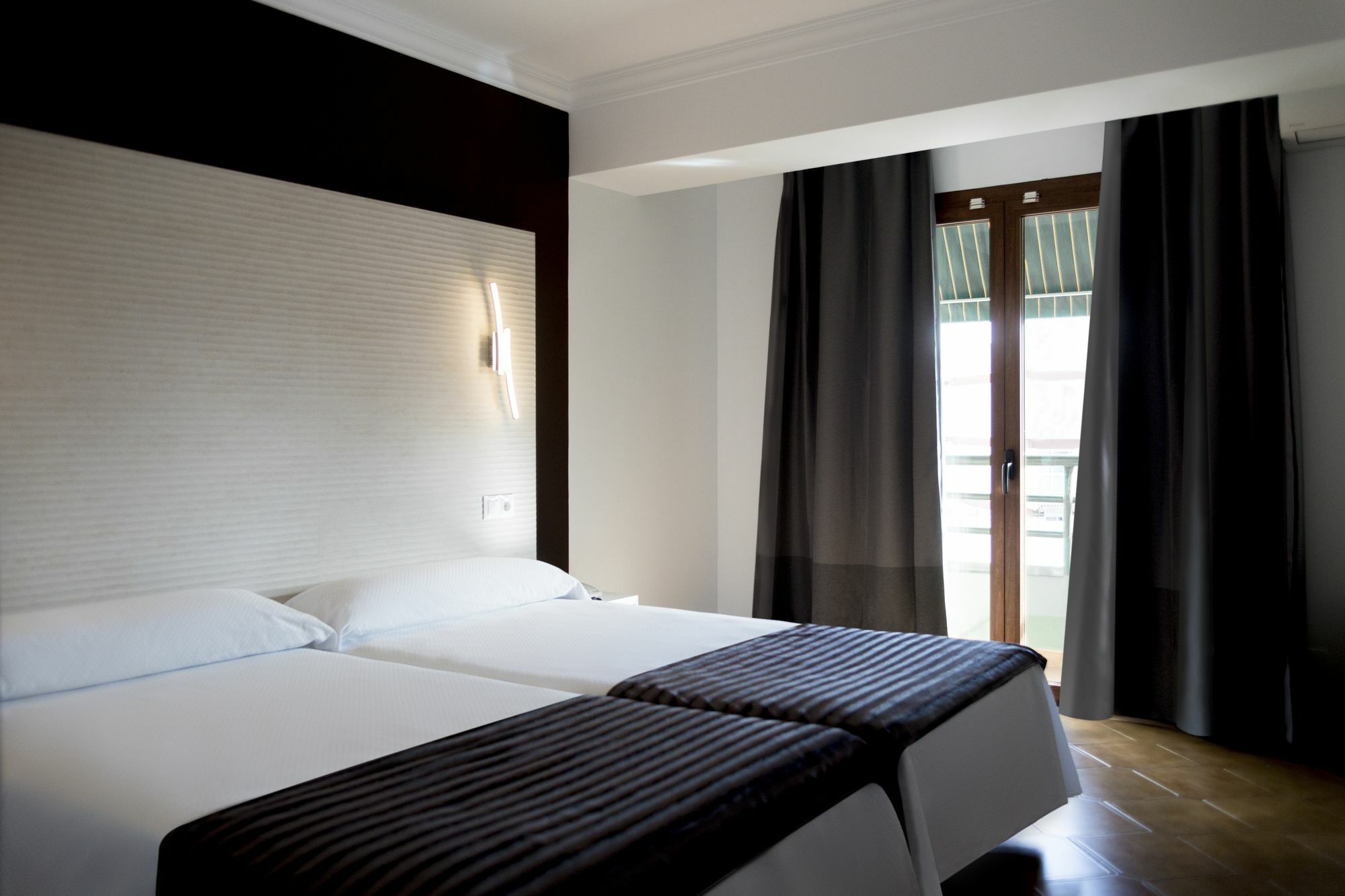 Hostal Alhambra - Adults Only Нерха Екстер'єр фото